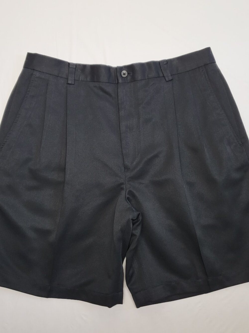 Claiborne Mens Shorts Size 34 Chino Pleated High Rise Pockets Black Polyester